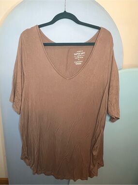 Torrid | Beige V-Neck Super Soft Short Tunic Style Short Sleeve Top | Size 4X